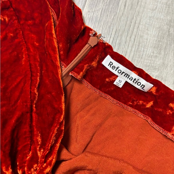 Reformation Velvet Burnt Orange Mini Skirt Size 10 - Picture 3 of 4